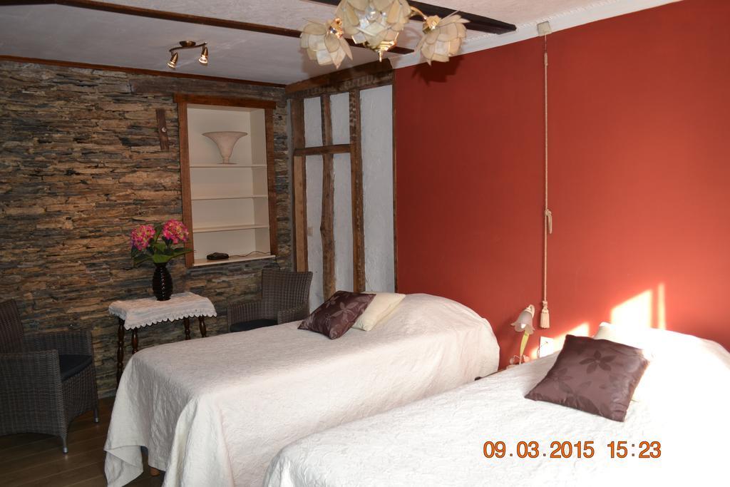 Auberge Au Naturel Des Ardennes Rochehaut Rom bilde