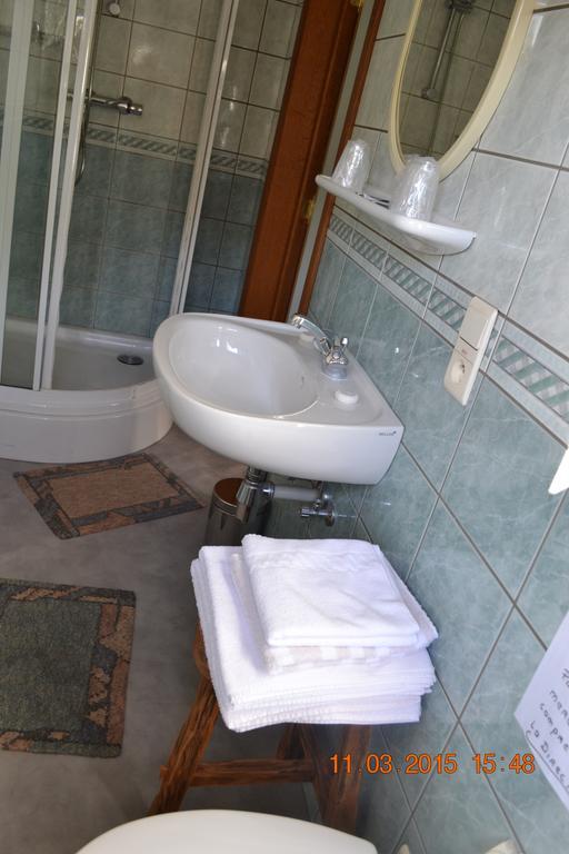 Auberge Au Naturel Des Ardennes Rochehaut Rom bilde